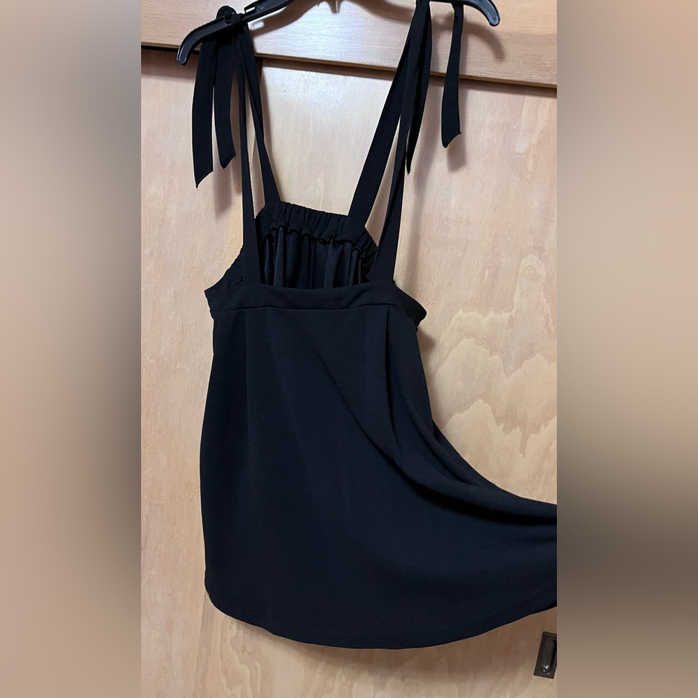 1x SHEIN curve tie strap suspender skirt